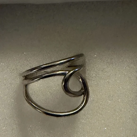 Stylish Silver Swirl Ring - Picture 3 of 5